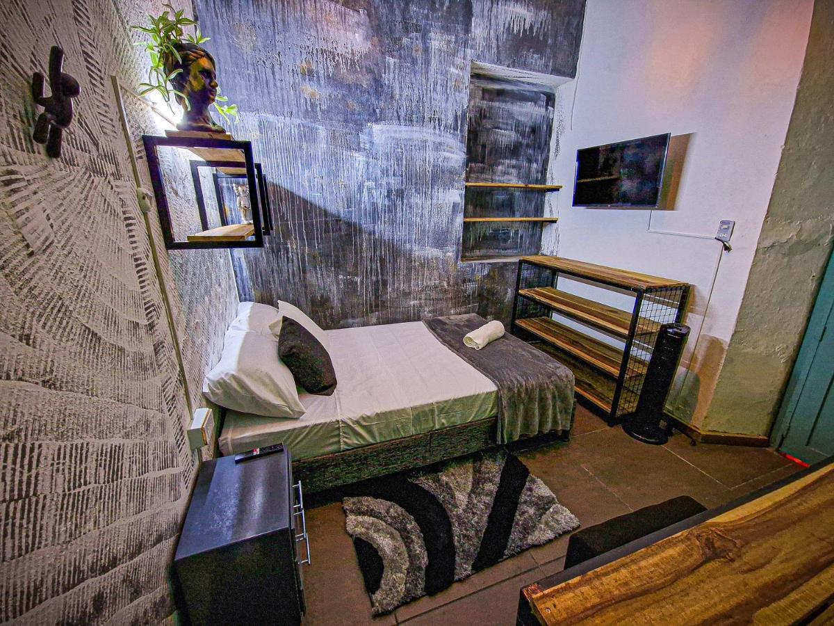 Urban Hostal Bar บูการามังกา ภายนอก รูปภาพ