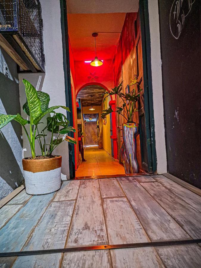 Urban Hostal Bar บูการามังกา ภายนอก รูปภาพ