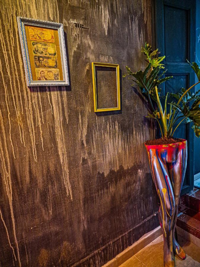 Urban Hostal Bar บูการามังกา ภายนอก รูปภาพ