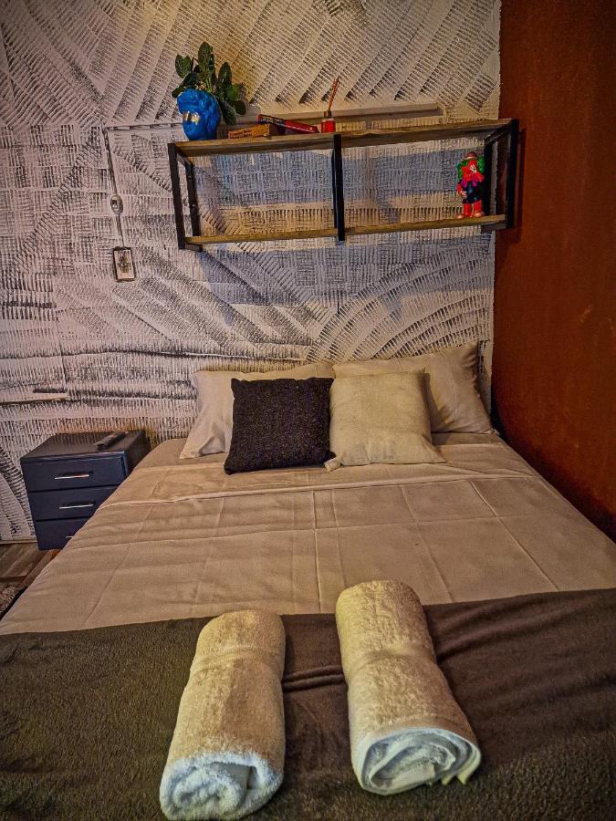 Urban Hostal Bar บูการามังกา ภายนอก รูปภาพ