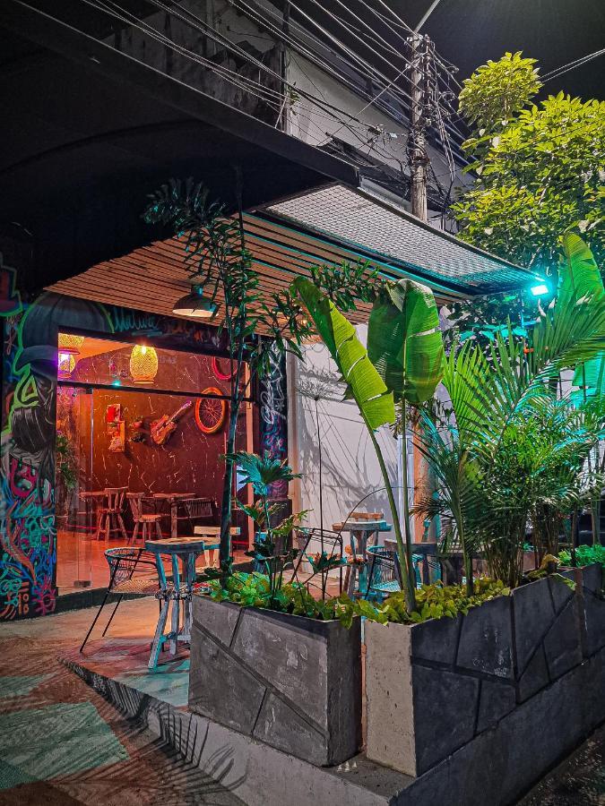 Urban Hostal Bar บูการามังกา ภายนอก รูปภาพ