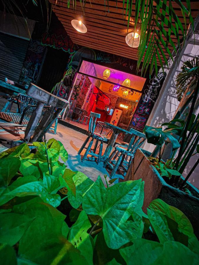 Urban Hostal Bar บูการามังกา ภายนอก รูปภาพ