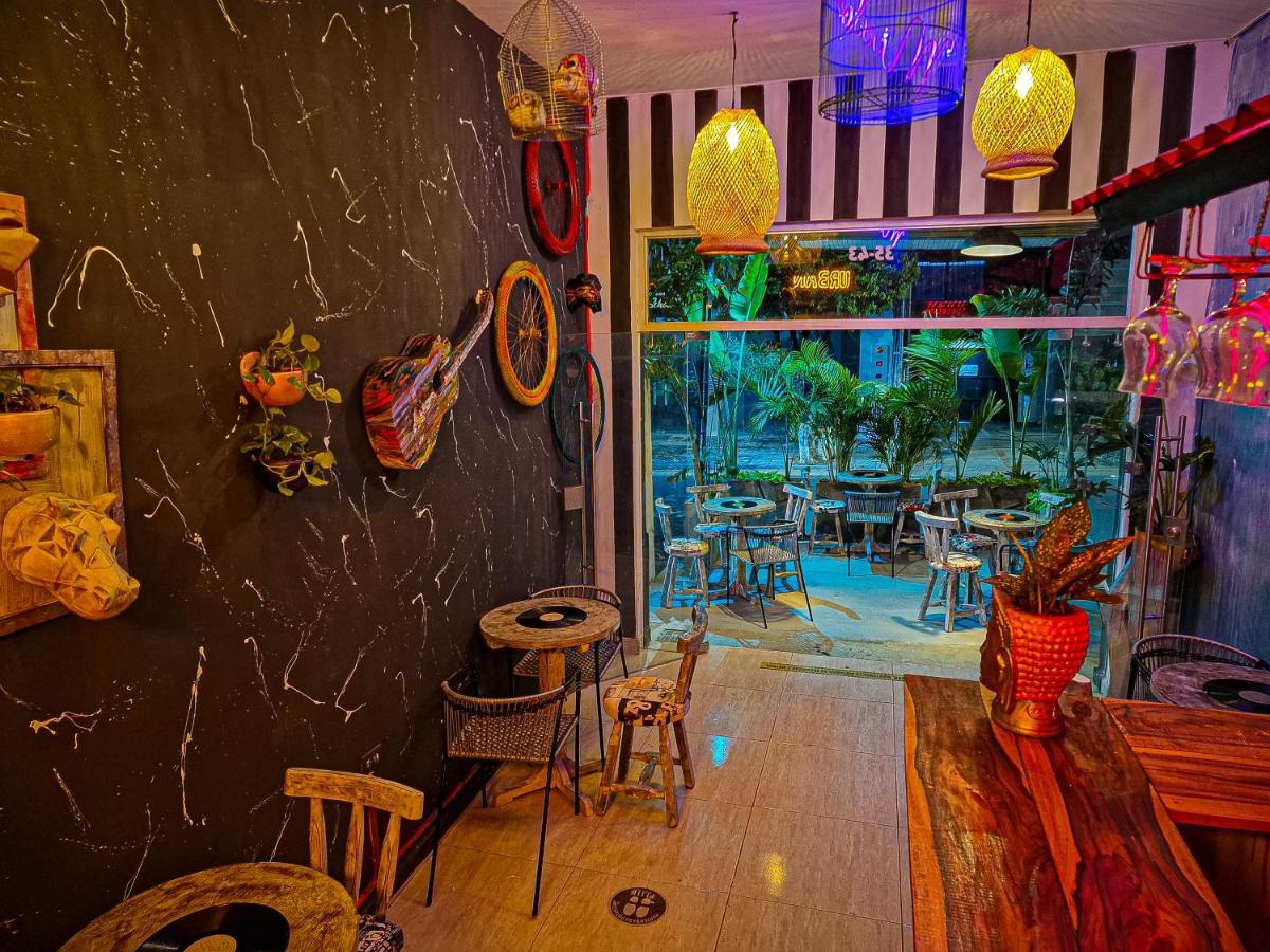Urban Hostal Bar บูการามังกา ภายนอก รูปภาพ