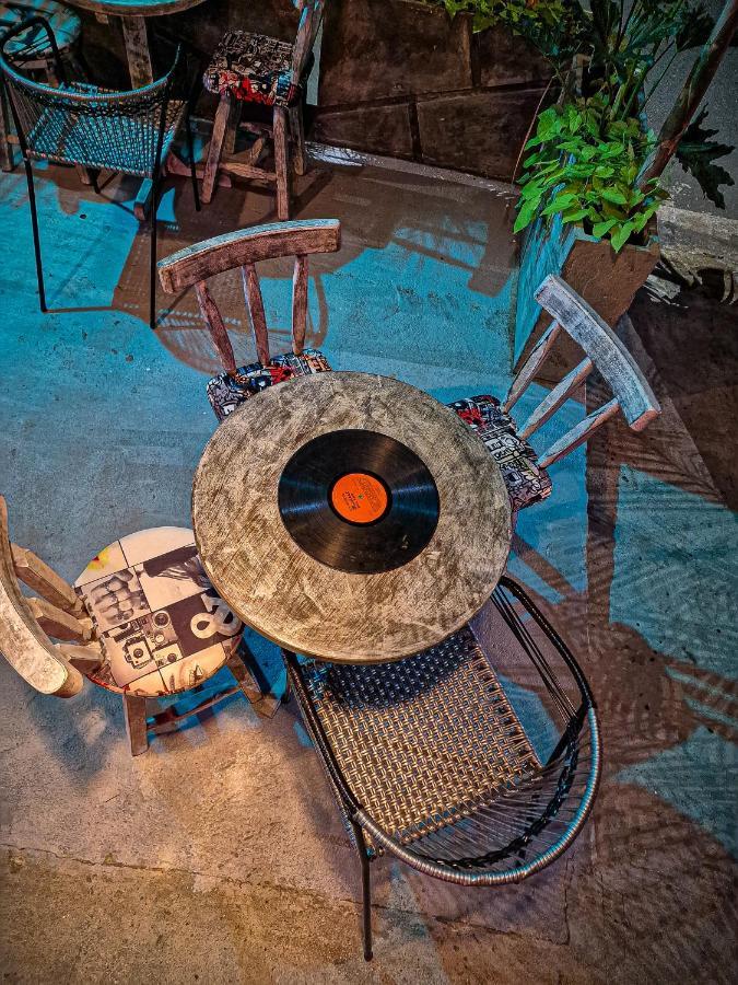 Urban Hostal Bar บูการามังกา ภายนอก รูปภาพ