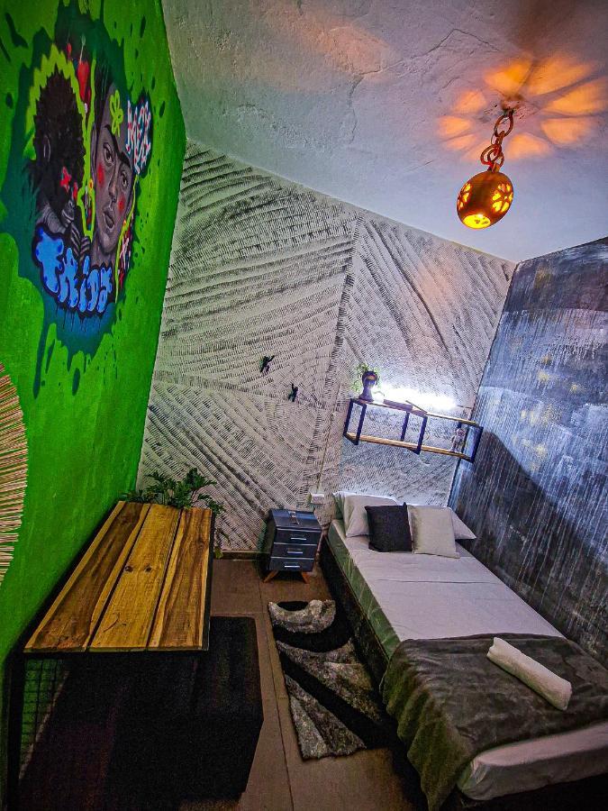 Urban Hostal Bar บูการามังกา ภายนอก รูปภาพ