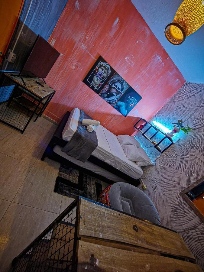 Urban Hostal Bar บูการามังกา ภายนอก รูปภาพ
