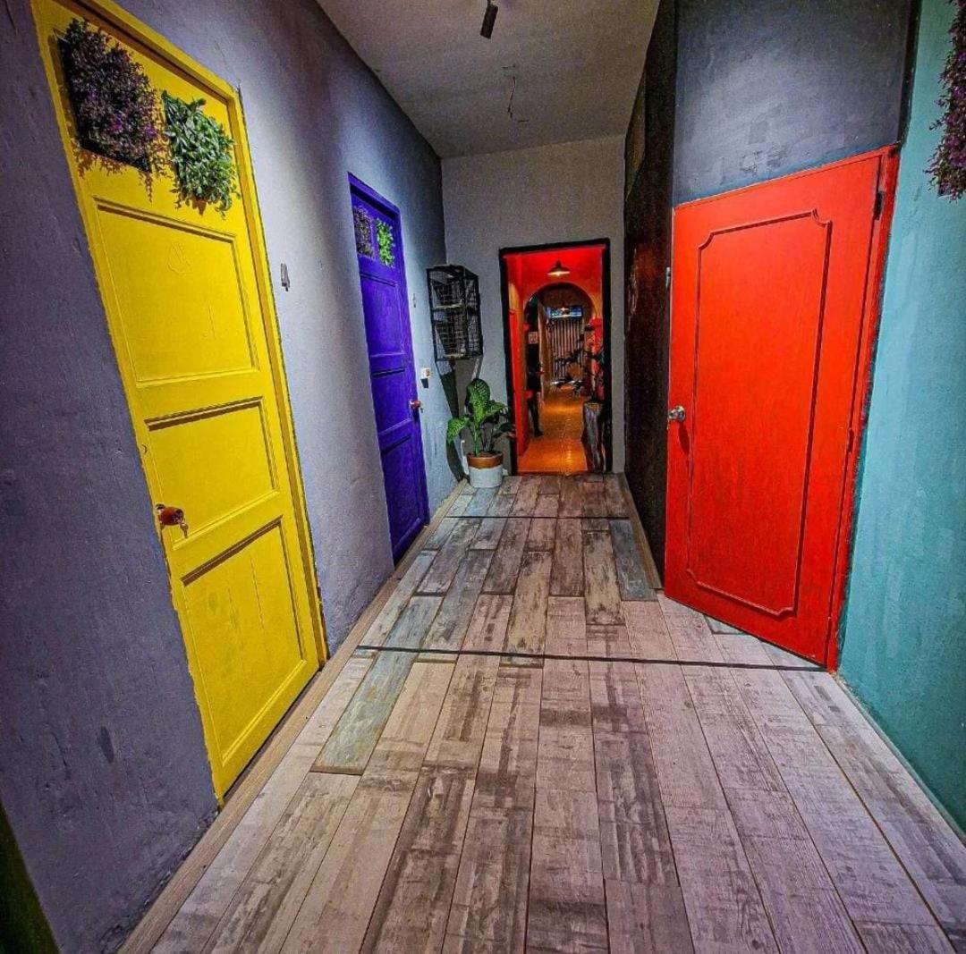 Urban Hostal Bar บูการามังกา ภายนอก รูปภาพ