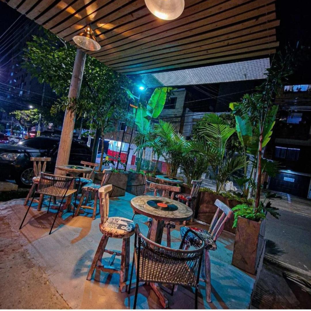 Urban Hostal Bar บูการามังกา ภายนอก รูปภาพ