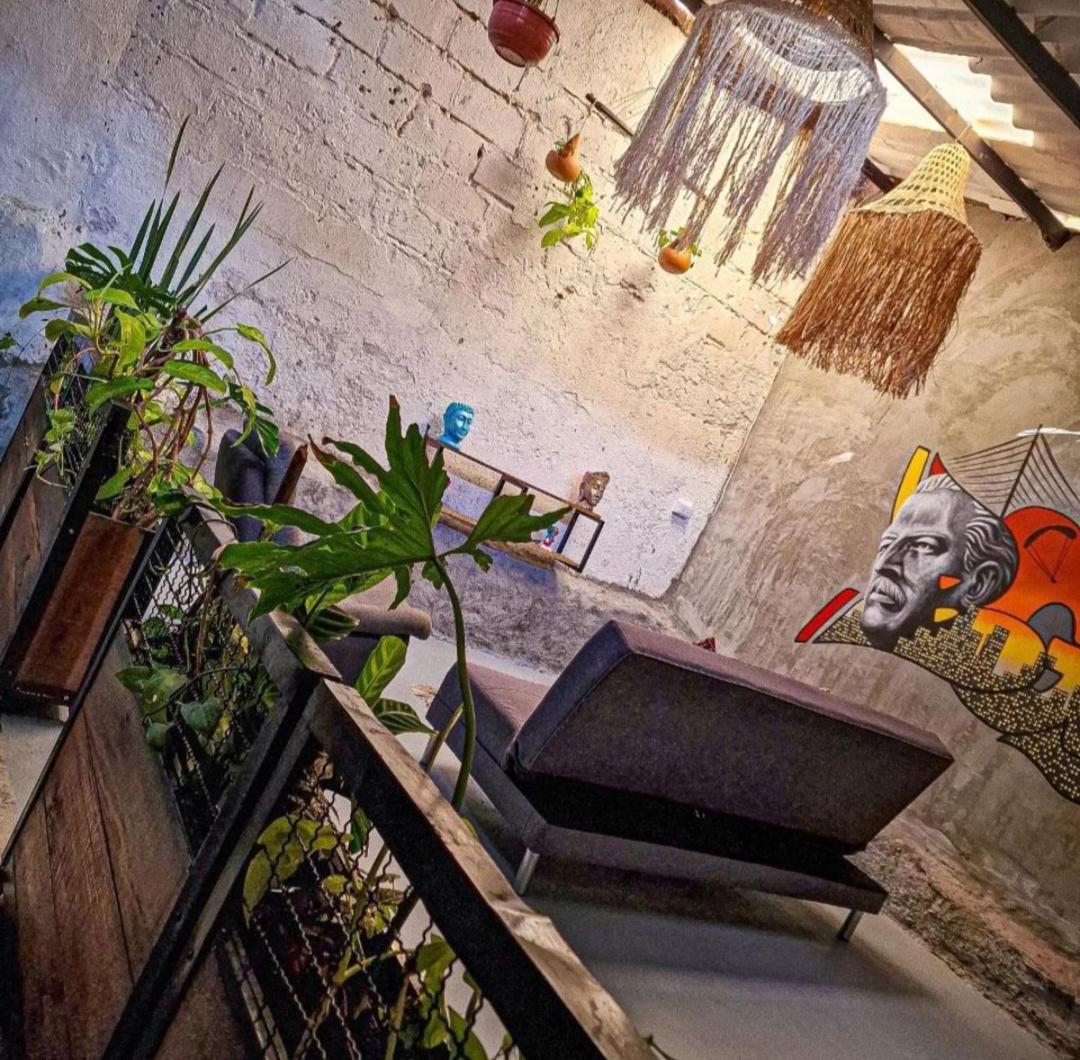 Urban Hostal Bar บูการามังกา ภายนอก รูปภาพ