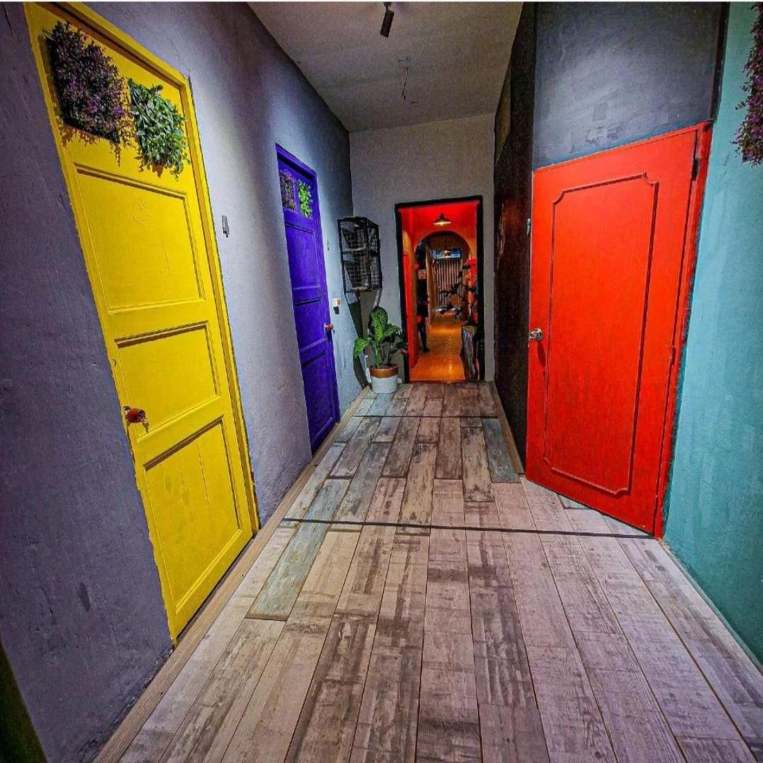 Urban Hostal Bar บูการามังกา ภายนอก รูปภาพ