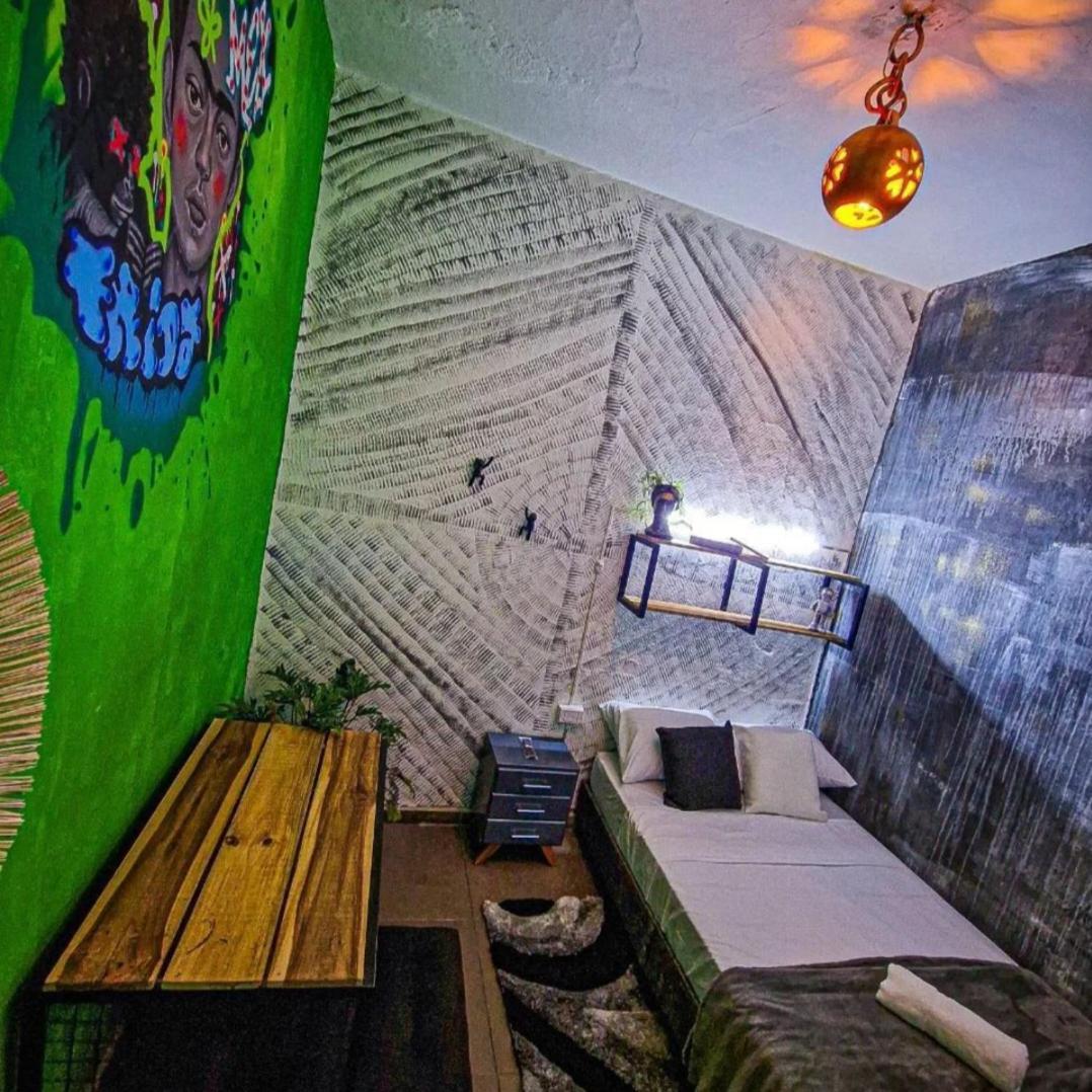 Urban Hostal Bar บูการามังกา ภายนอก รูปภาพ