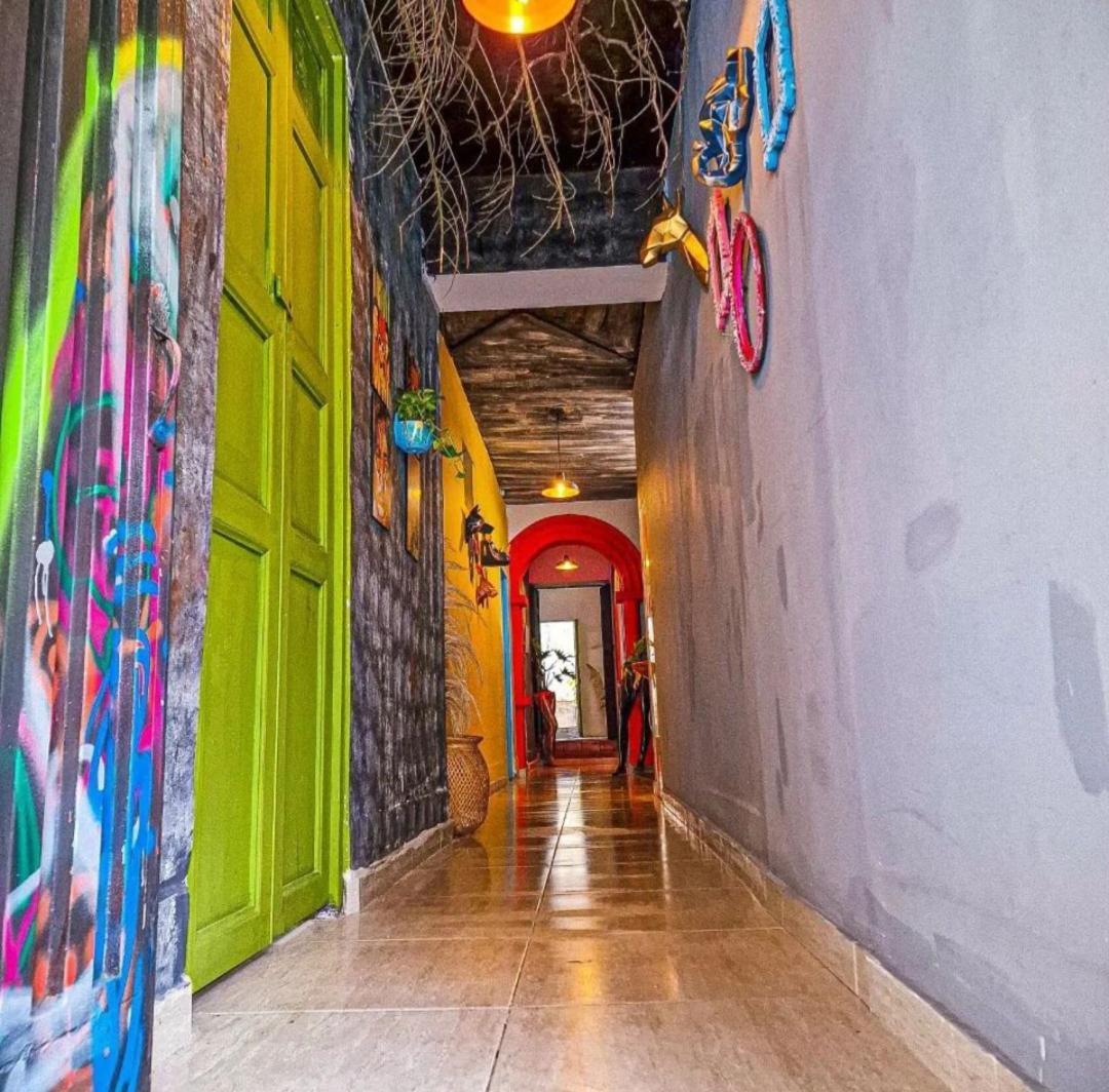 Urban Hostal Bar บูการามังกา ภายนอก รูปภาพ